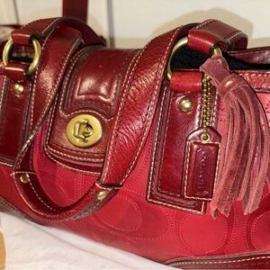 COACH Hampton red leather.